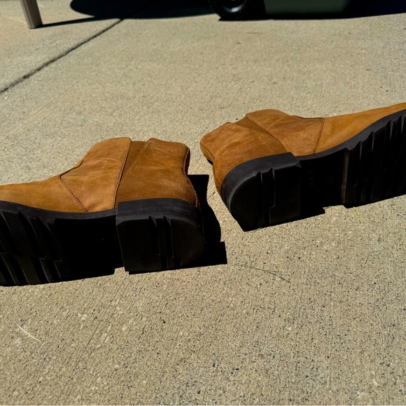 Sorel booties - Picture 2 of 5